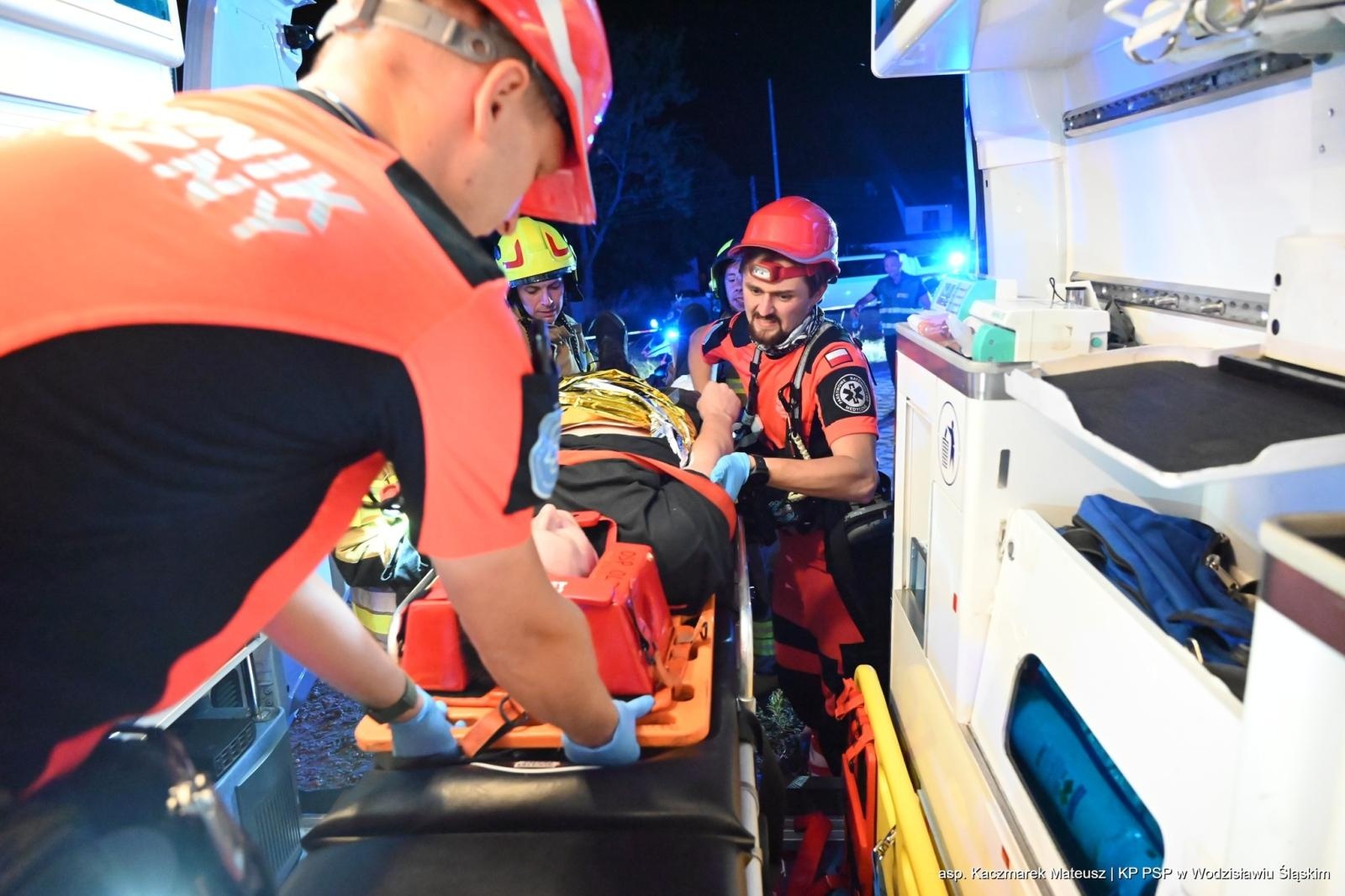 Zdjęcie w galerii na portalu naszwodzislaw.com: Katastrofa na torach. Chwile grozy w Olzie [FOTO] wiadomości z regionu