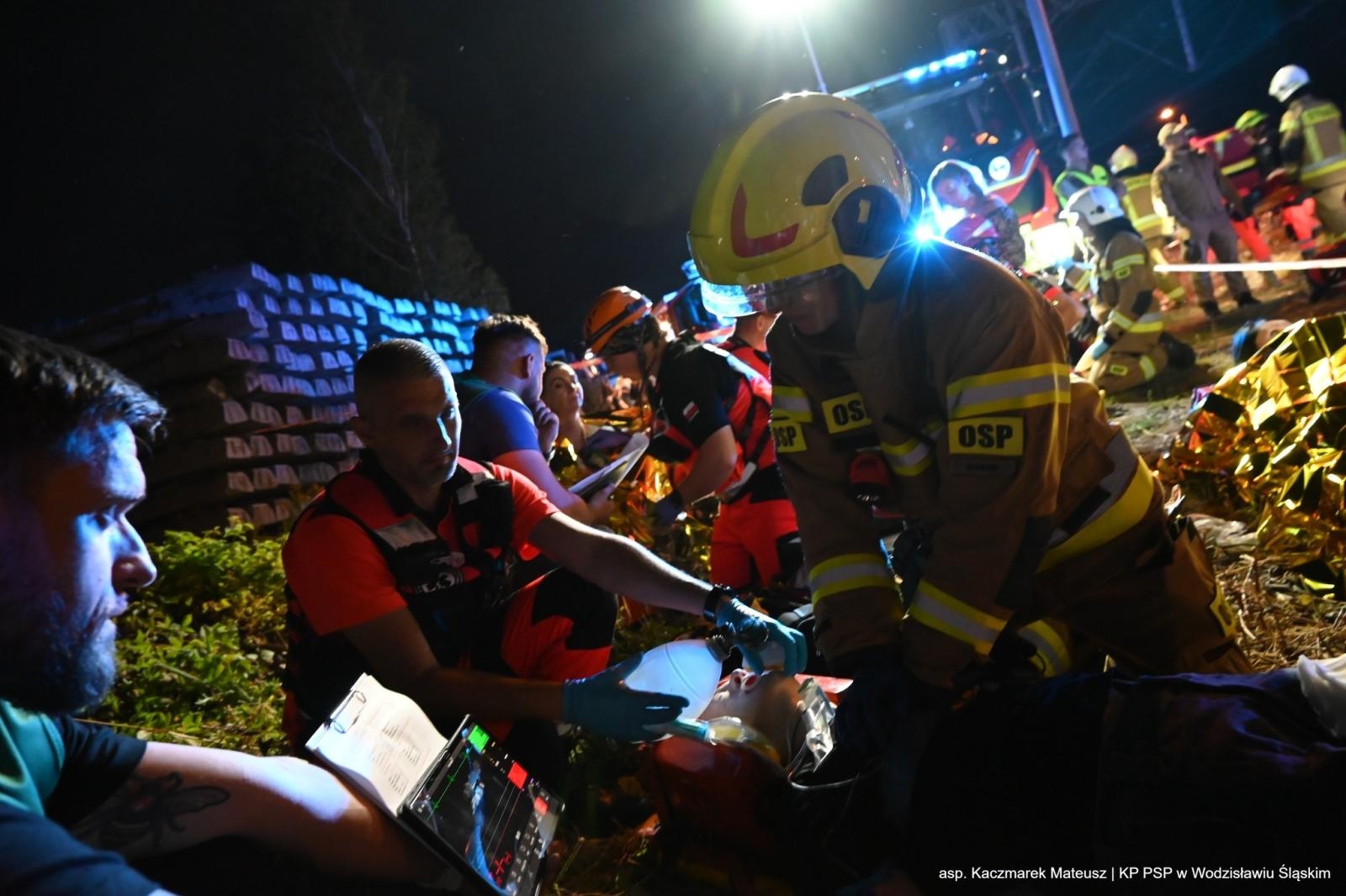 Zdjęcie w galerii na portalu naszwodzislaw.com: Katastrofa na torach. Chwile grozy w Olzie [FOTO] wiadomości z regionu