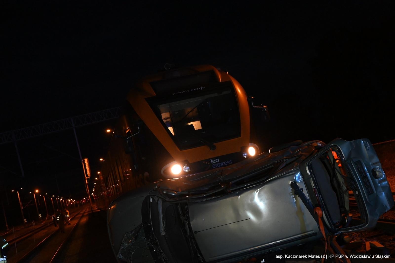 Zdjęcie w galerii na portalu naszwodzislaw.com: Katastrofa na torach. Chwile grozy w Olzie [FOTO] wiadomości z regionu