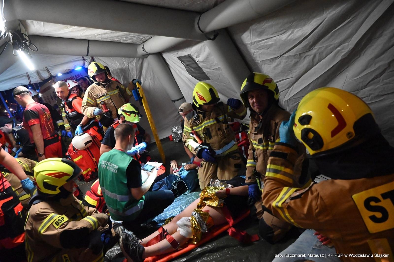 Zdjęcie w galerii na portalu naszwodzislaw.com: Katastrofa na torach. Chwile grozy w Olzie [FOTO] wiadomości z regionu