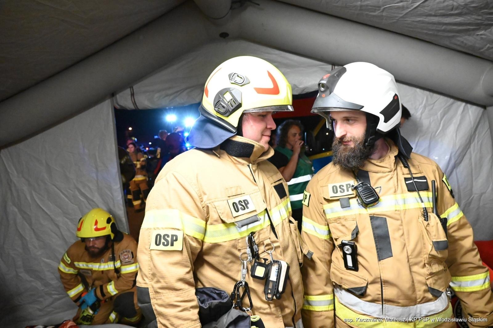 Zdjęcie w galerii na portalu naszwodzislaw.com: Katastrofa na torach. Chwile grozy w Olzie [FOTO] wiadomości z regionu