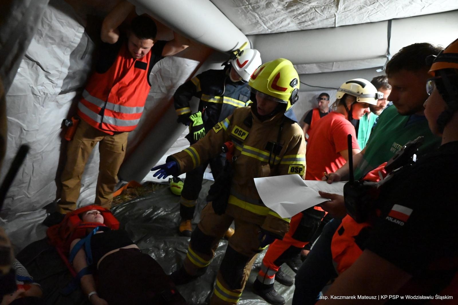 Zdjęcie w galerii na portalu naszwodzislaw.com: Katastrofa na torach. Chwile grozy w Olzie [FOTO] wiadomości z regionu