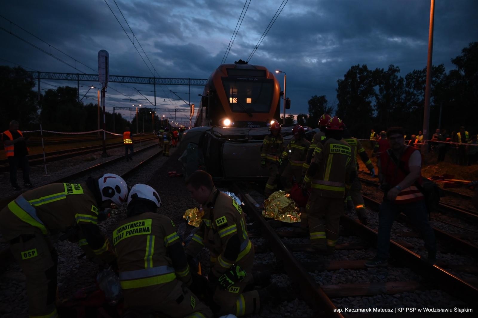 Zdjęcie w galerii na portalu naszwodzislaw.com: Katastrofa na torach. Chwile grozy w Olzie [FOTO] wiadomości z regionu