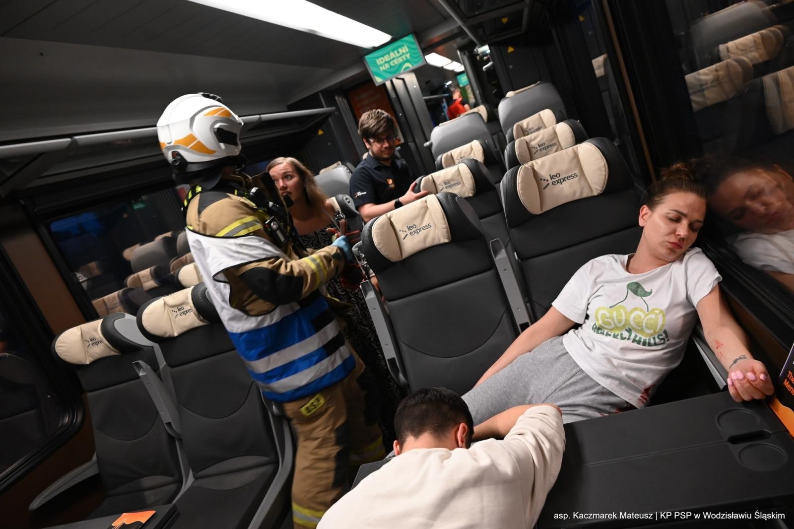 Zdjęcie w galerii na portalu naszwodzislaw.com: Katastrofa na torach. Chwile grozy w Olzie [FOTO] wiadomości z regionu