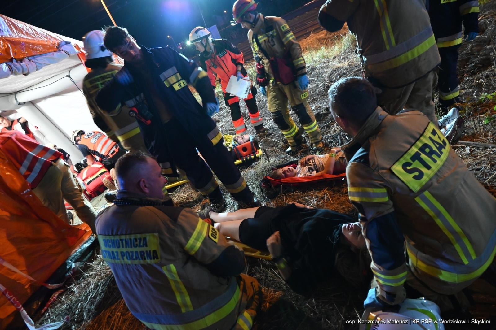 Zdjęcie w galerii na portalu naszwodzislaw.com: Katastrofa na torach. Chwile grozy w Olzie [FOTO] wiadomości z regionu