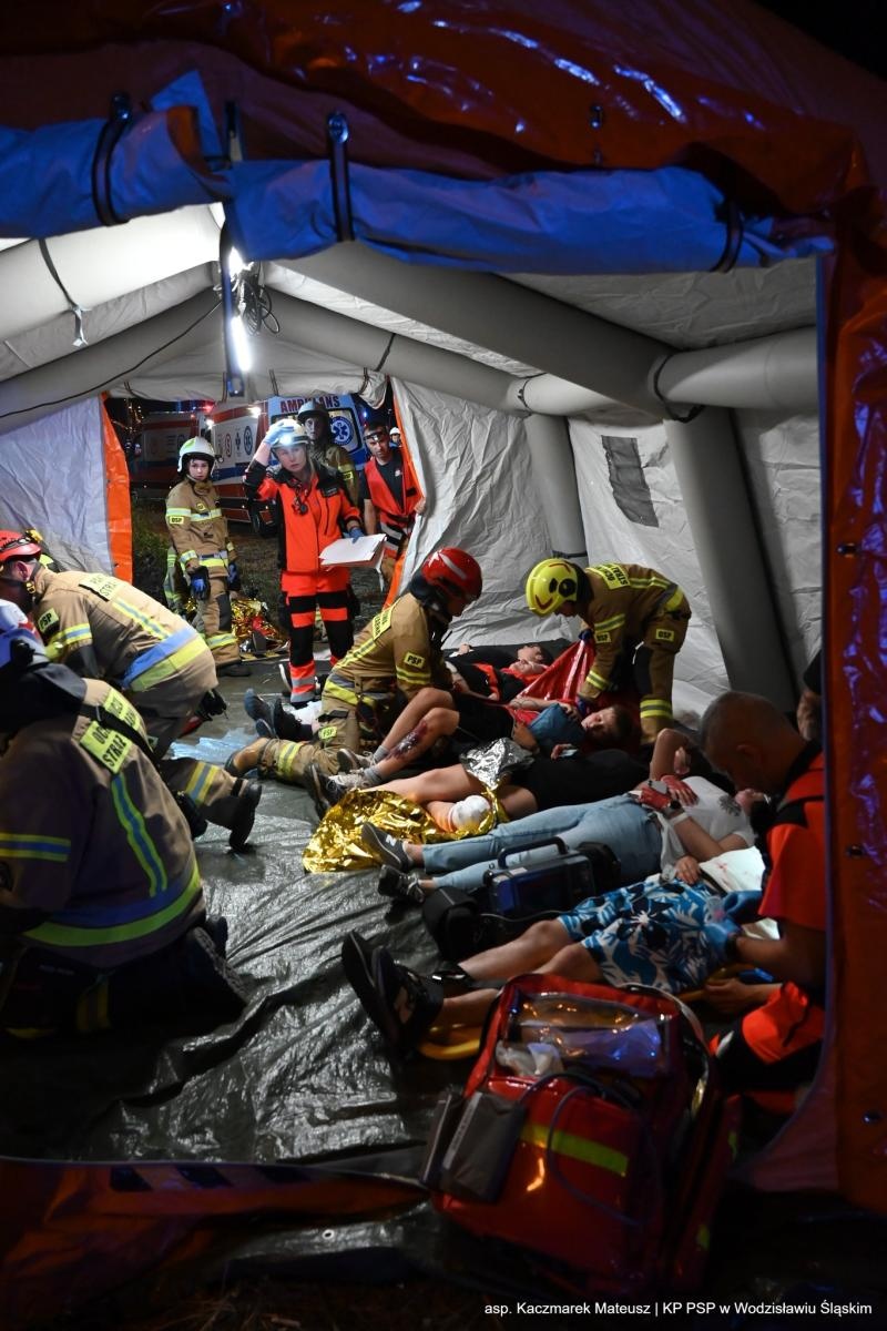 Zdjęcie w galerii na portalu naszwodzislaw.com: Katastrofa na torach. Chwile grozy w Olzie [FOTO] wiadomości z regionu