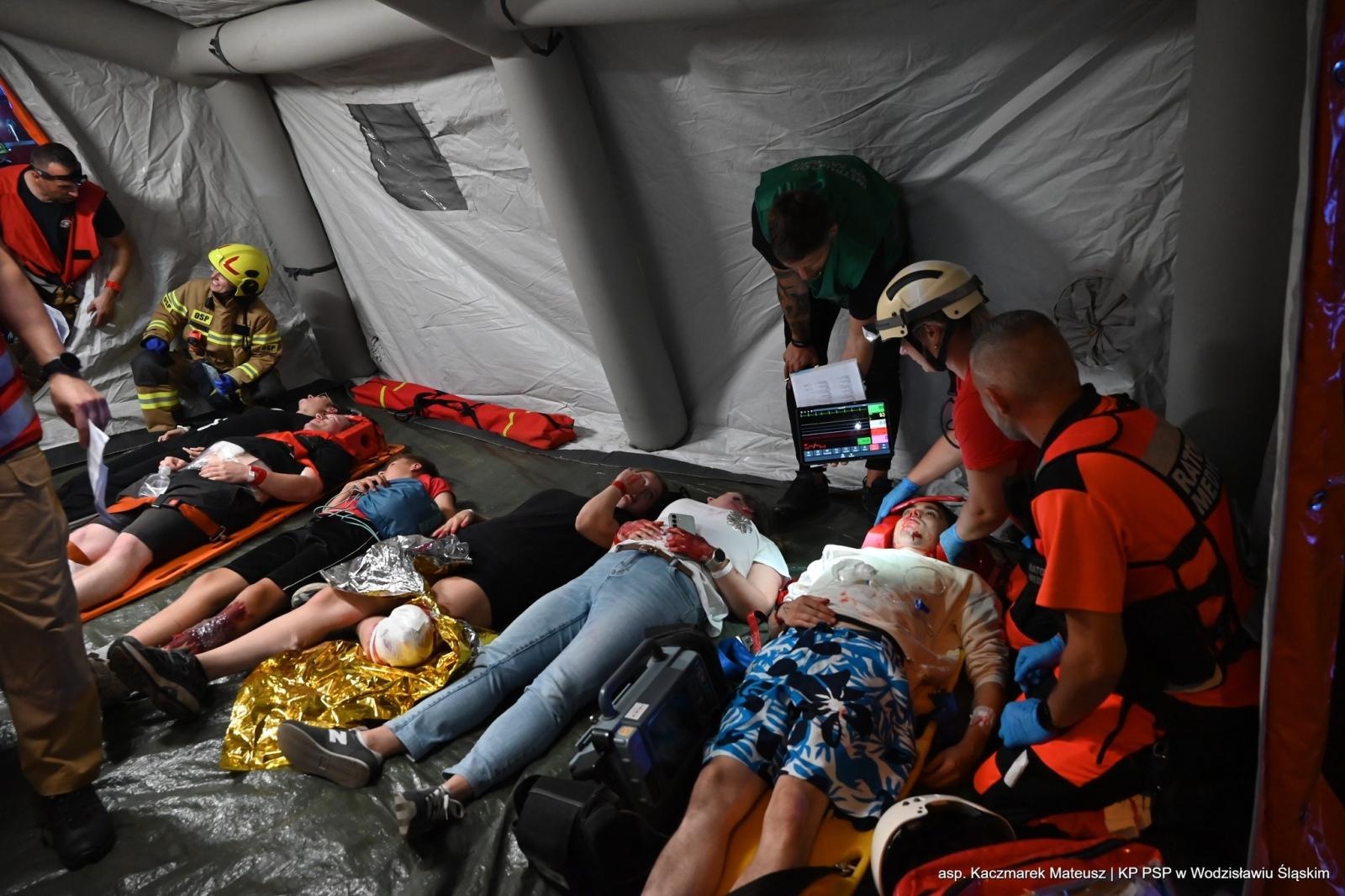 Zdjęcie w galerii na portalu naszwodzislaw.com: Katastrofa na torach. Chwile grozy w Olzie [FOTO] wiadomości z regionu