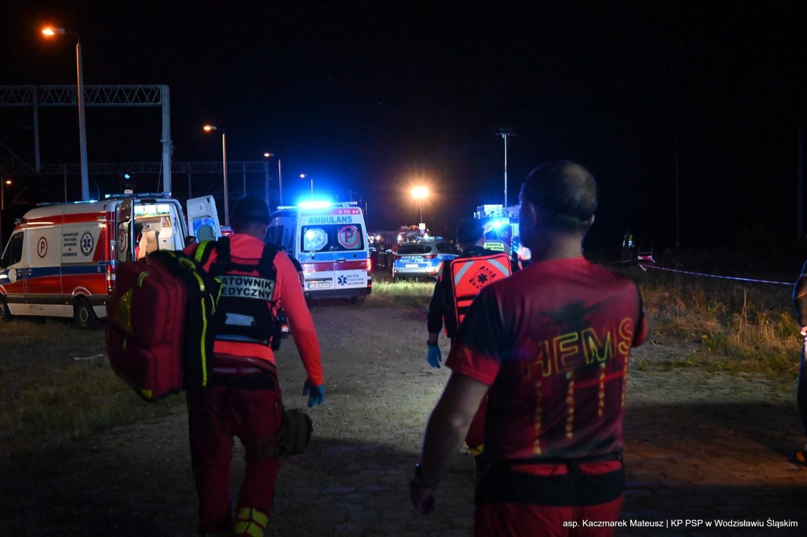 Zdjęcie w galerii na portalu naszwodzislaw.com: Katastrofa na torach. Chwile grozy w Olzie [FOTO] wiadomości z regionu