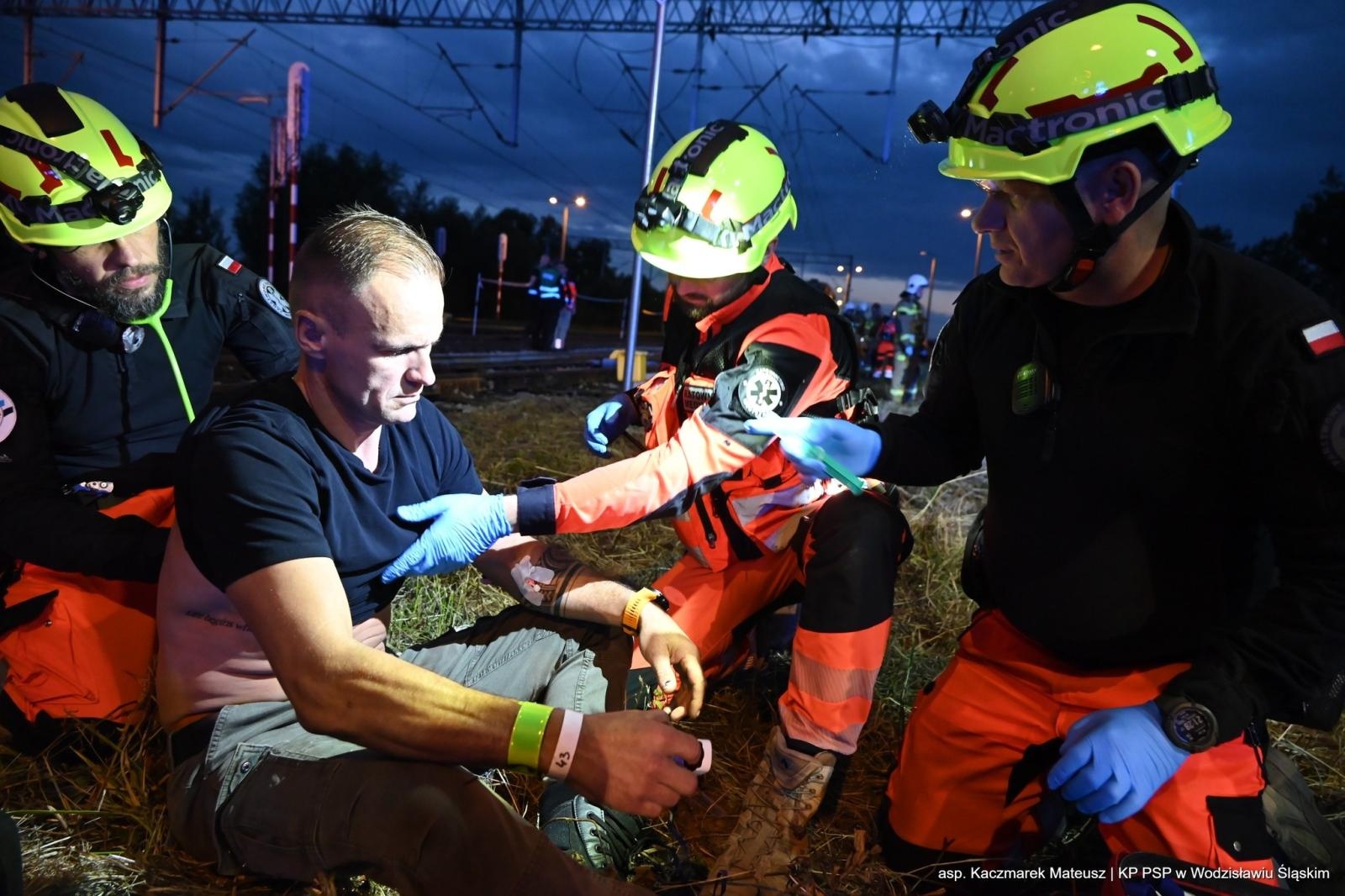 Zdjęcie w galerii na portalu naszwodzislaw.com: Katastrofa na torach. Chwile grozy w Olzie [FOTO] wiadomości z regionu