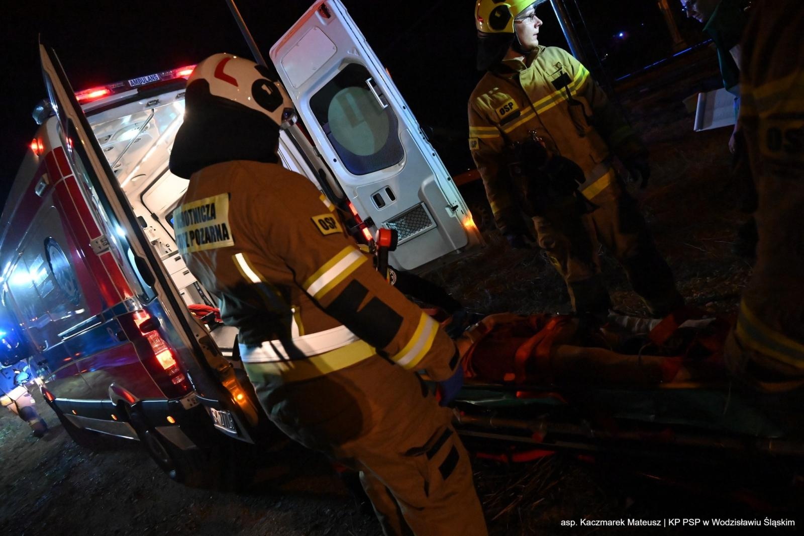 Zdjęcie w galerii na portalu naszwodzislaw.com: Katastrofa na torach. Chwile grozy w Olzie [FOTO] wiadomości z regionu