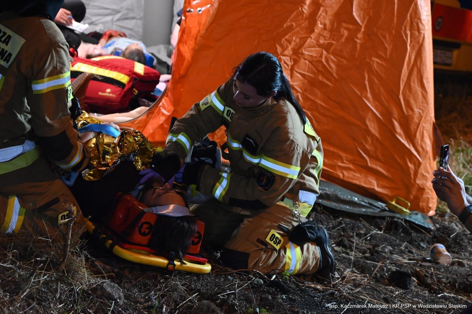 Zdjęcie w galerii na portalu naszwodzislaw.com: Katastrofa na torach. Chwile grozy w Olzie [FOTO] wiadomości z regionu