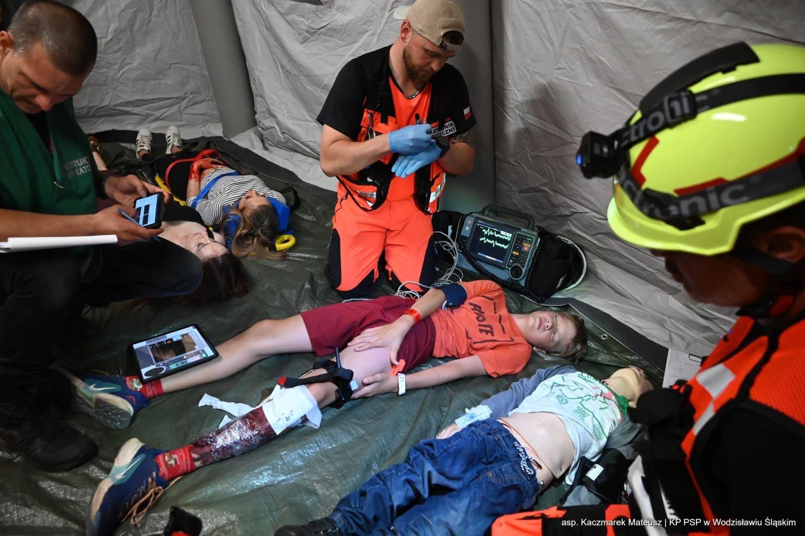 Zdjęcie w galerii na portalu naszwodzislaw.com: Katastrofa na torach. Chwile grozy w Olzie [FOTO] wiadomości z regionu