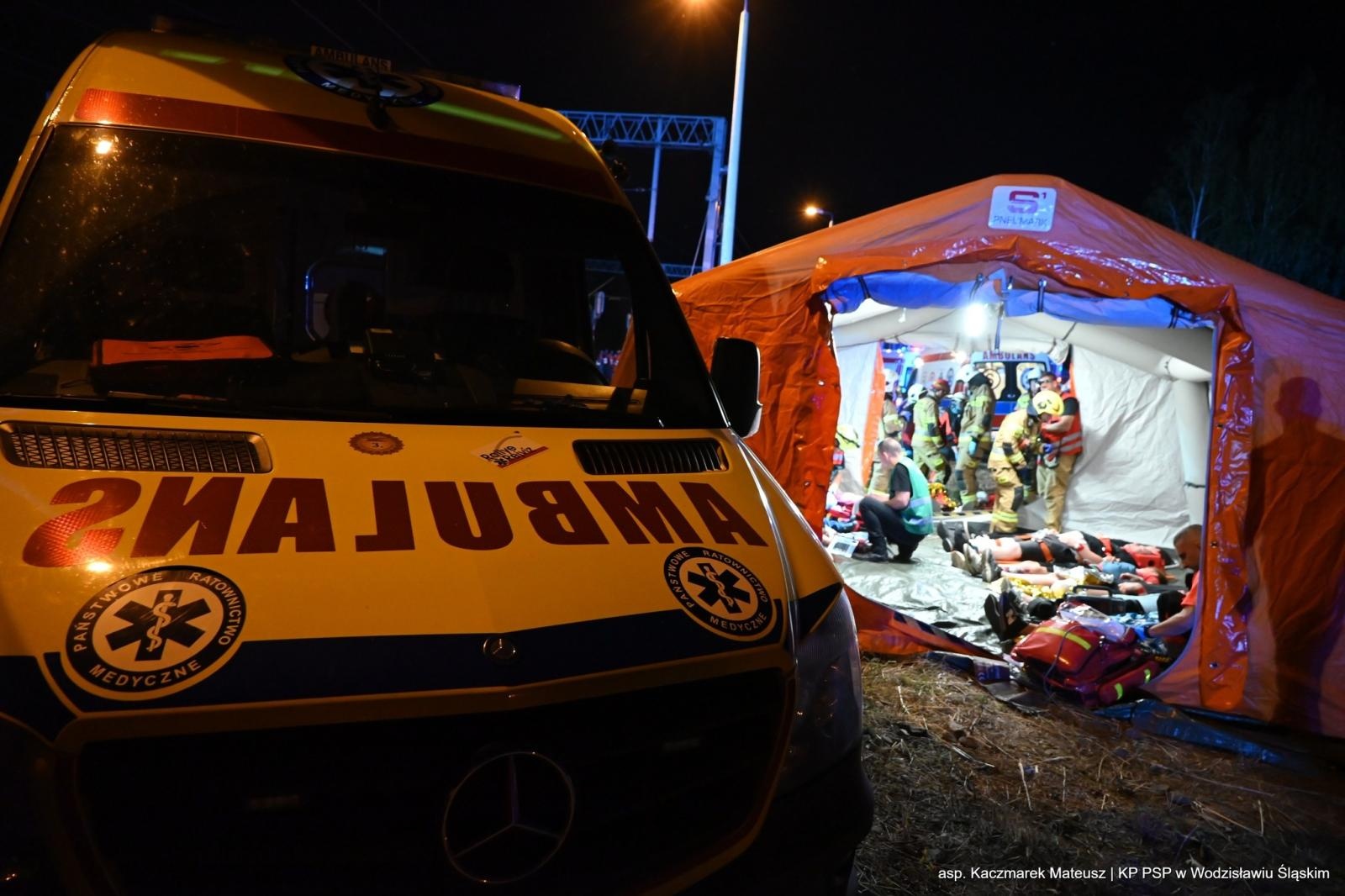 Zdjęcie w galerii na portalu naszwodzislaw.com: Katastrofa na torach. Chwile grozy w Olzie [FOTO] wiadomości z regionu