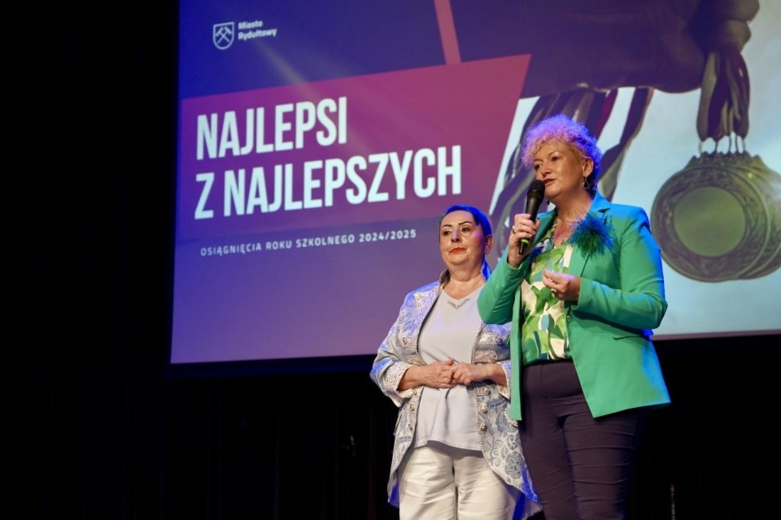 Zdjęcie w galerii na portalu naszwodzislaw.com: Rydułtowy. Najlepsi z najlepszych nagrodzeni [FOTO] wiadomości z regionu