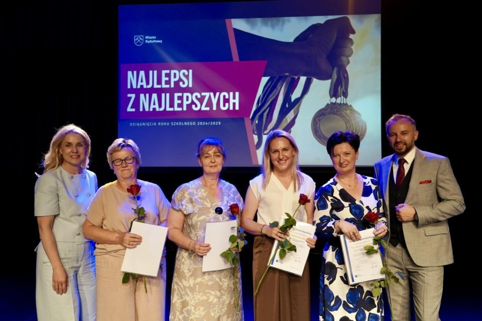 Zdjęcie w galerii na portalu naszwodzislaw.com: Rydułtowy. Najlepsi z najlepszych nagrodzeni [FOTO] wiadomości z regionu