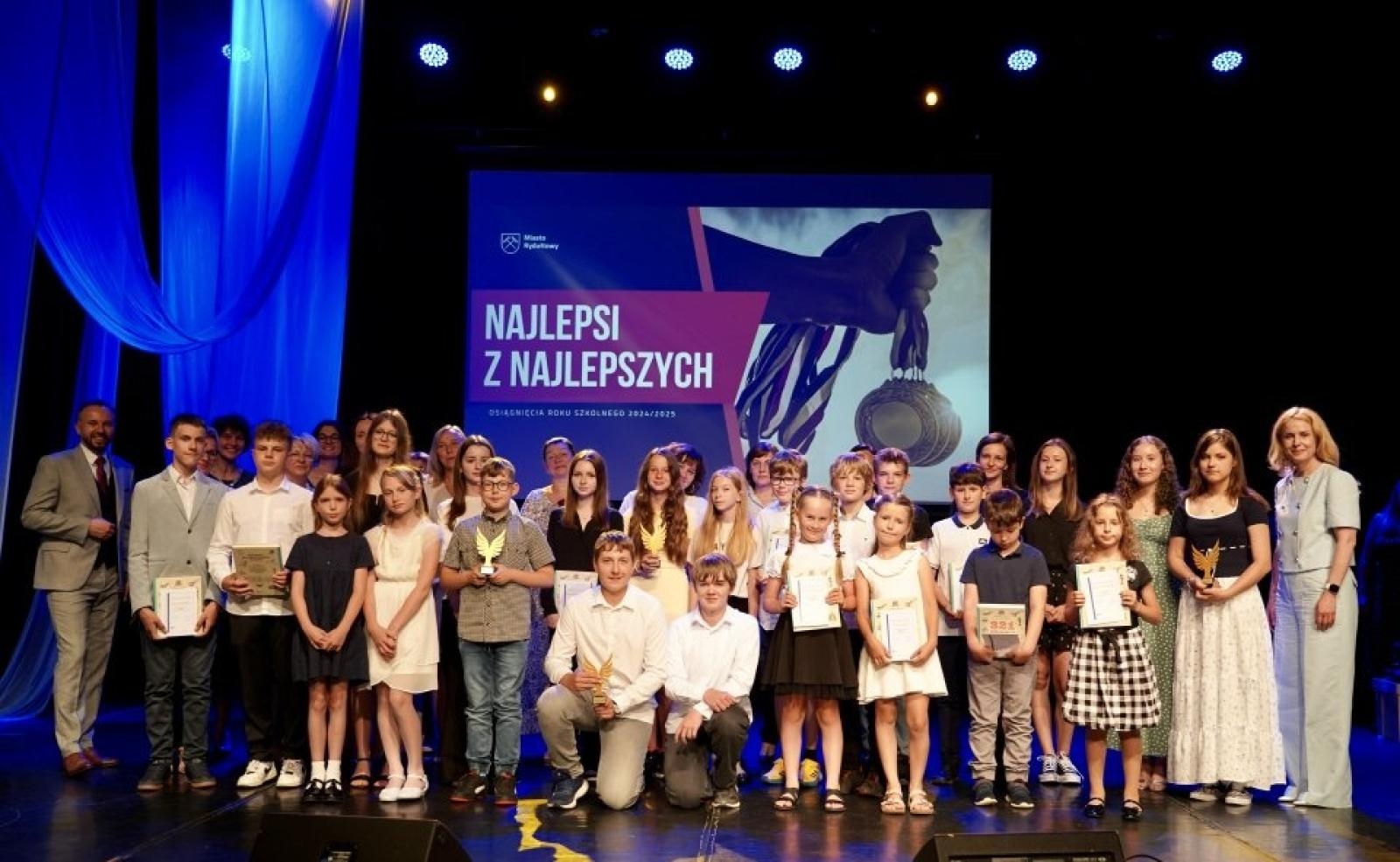 Zdjęcie w galerii na portalu naszwodzislaw.com: Rydułtowy. Najlepsi z najlepszych nagrodzeni [FOTO] wiadomości z regionu