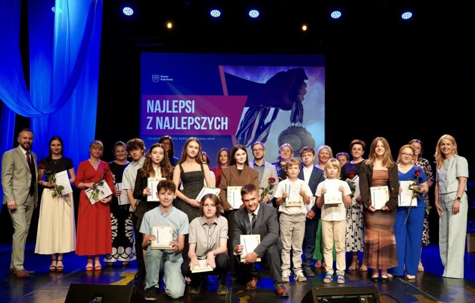 Zdjęcie w galerii na portalu naszwodzislaw.com: Rydułtowy. Najlepsi z najlepszych nagrodzeni [FOTO] wiadomości z regionu