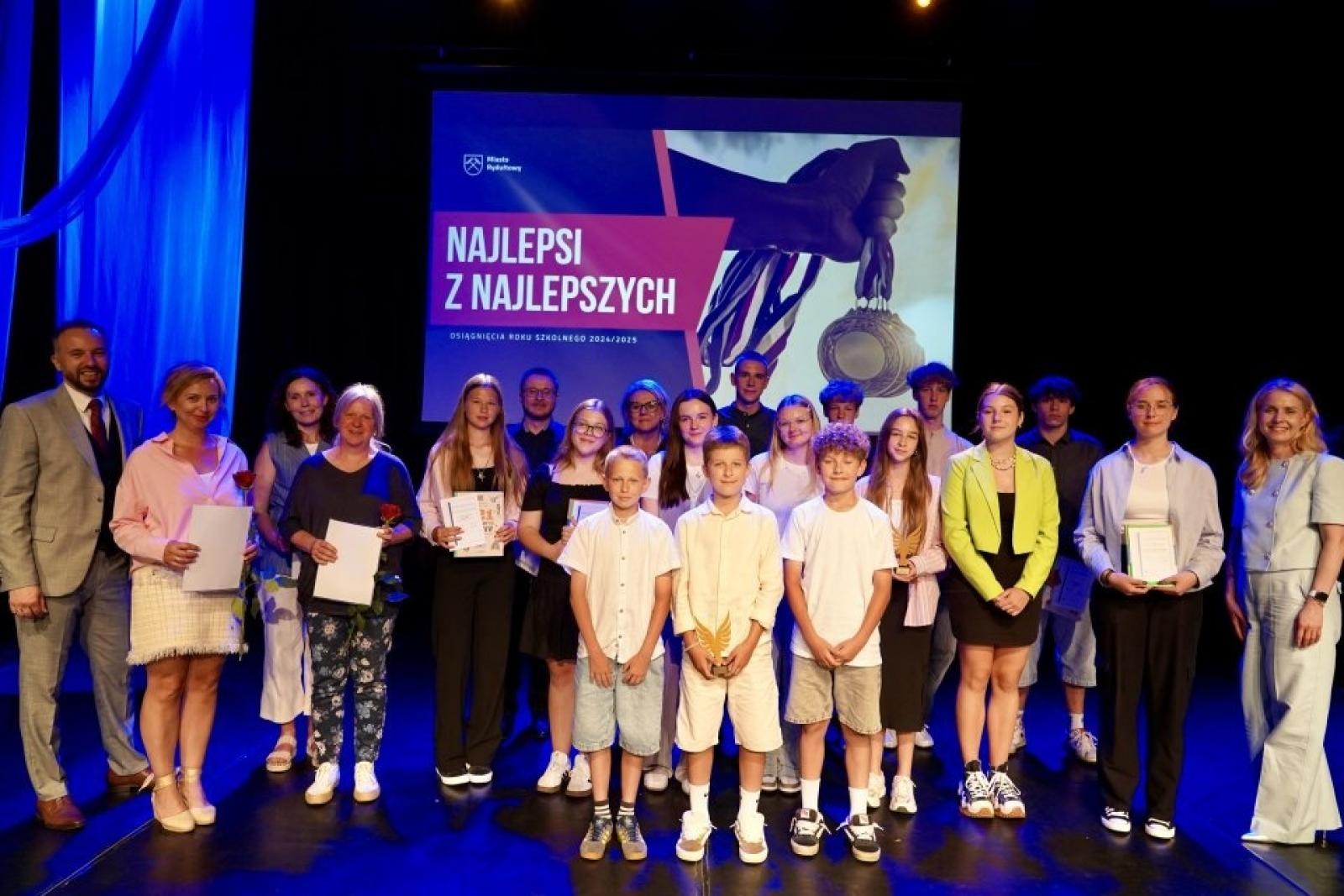 Zdjęcie w galerii na portalu naszwodzislaw.com: Rydułtowy. Najlepsi z najlepszych nagrodzeni [FOTO] wiadomości z regionu