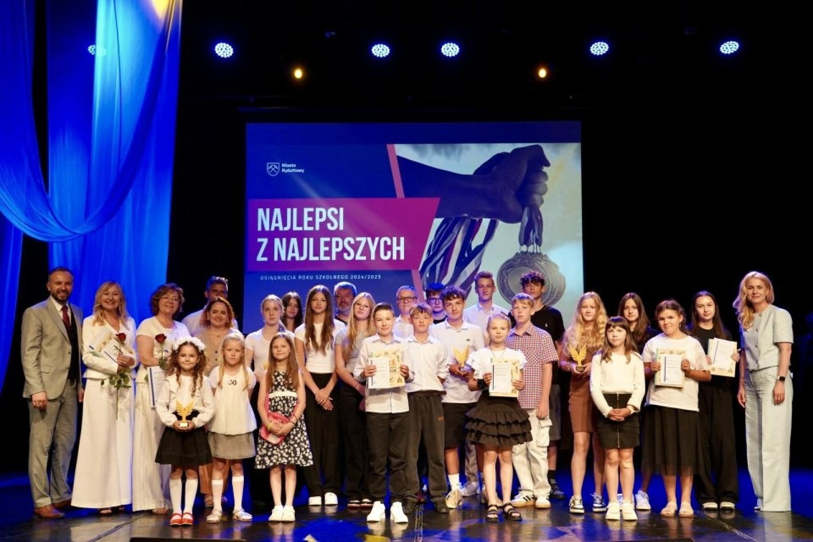 Zdjęcie w galerii na portalu naszwodzislaw.com: Rydułtowy. Najlepsi z najlepszych nagrodzeni [FOTO] wiadomości z regionu