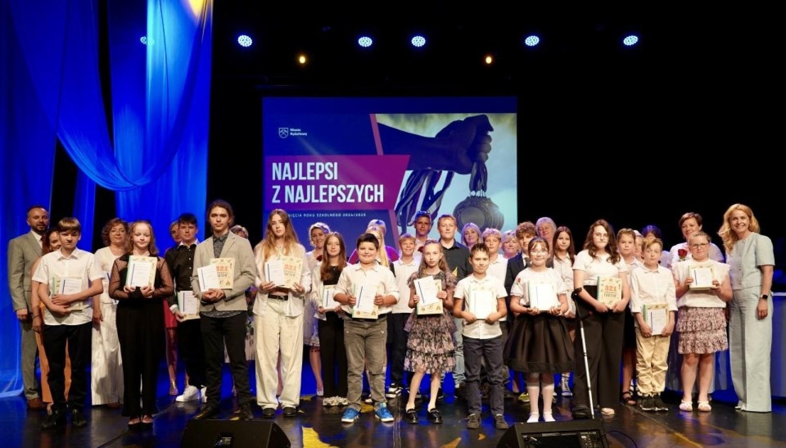 Zdjęcie w galerii na portalu naszwodzislaw.com: Rydułtowy. Najlepsi z najlepszych nagrodzeni [FOTO] wiadomości z regionu