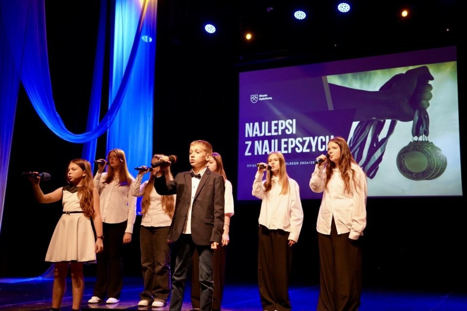 Zdjęcie w galerii na portalu naszwodzislaw.com: Rydułtowy. Najlepsi z najlepszych nagrodzeni [FOTO] wiadomości z regionu