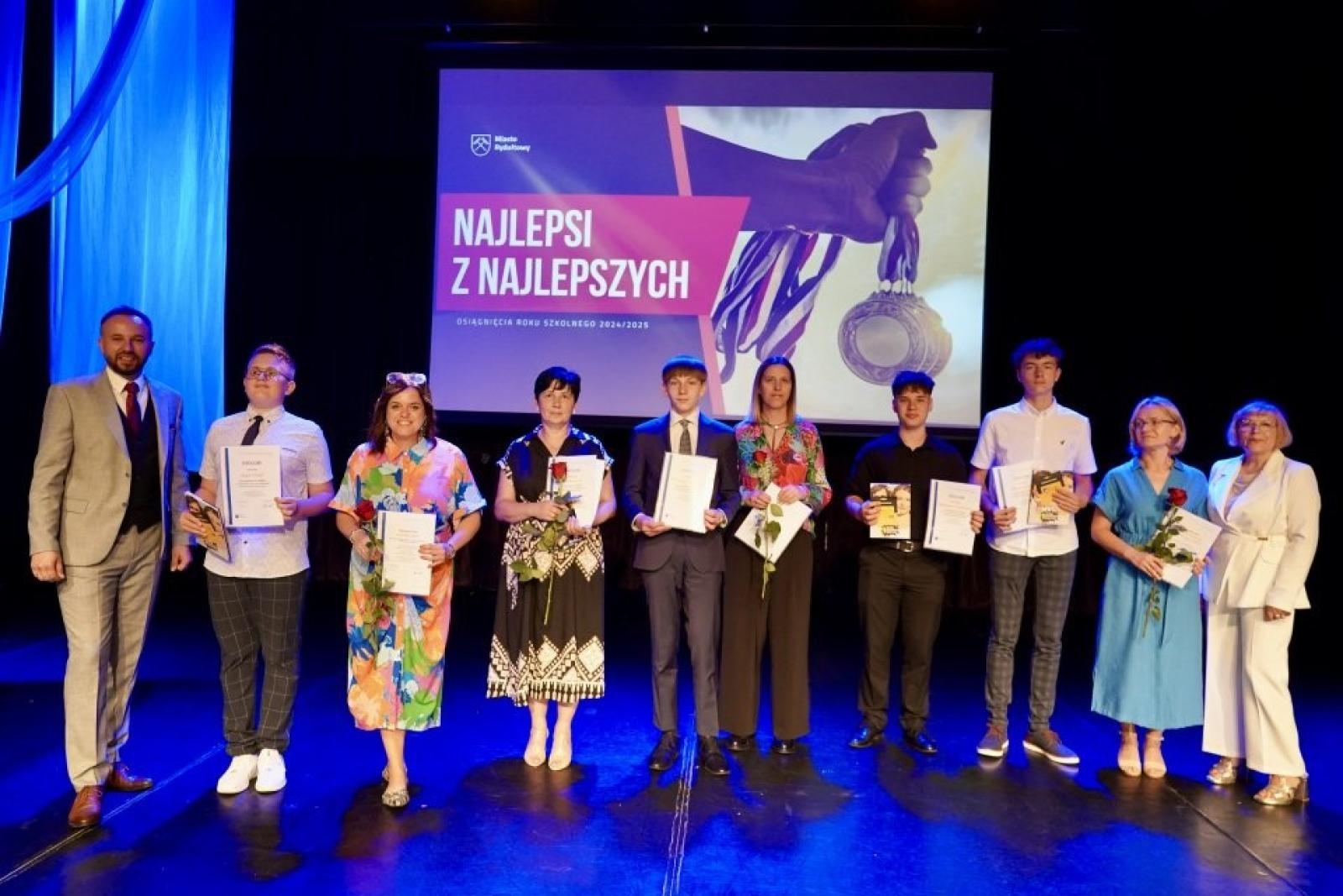 Zdjęcie w galerii na portalu naszwodzislaw.com: Rydułtowy. Najlepsi z najlepszych nagrodzeni [FOTO] wiadomości z regionu