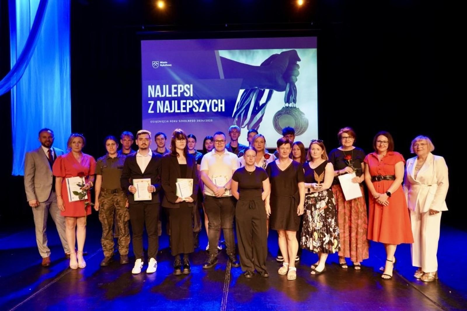 Zdjęcie w galerii na portalu naszwodzislaw.com: Rydułtowy. Najlepsi z najlepszych nagrodzeni [FOTO] wiadomości z regionu