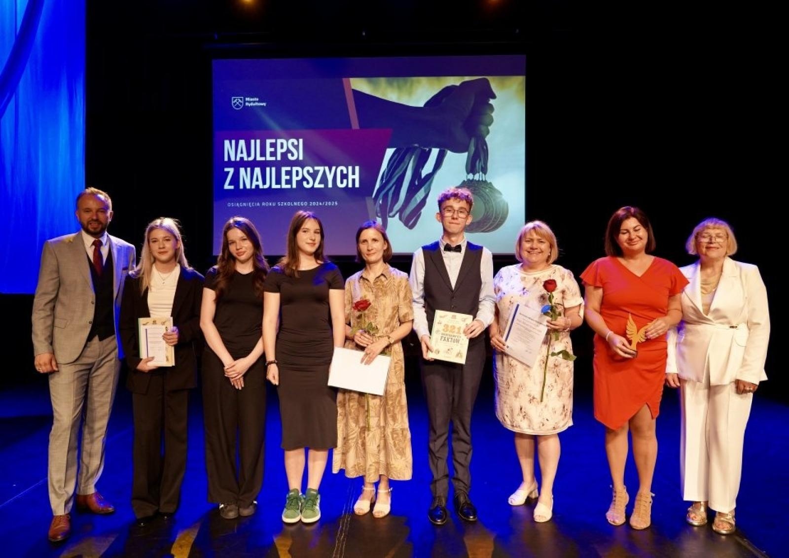 Zdjęcie w galerii na portalu naszwodzislaw.com: Rydułtowy. Najlepsi z najlepszych nagrodzeni [FOTO] wiadomości z regionu