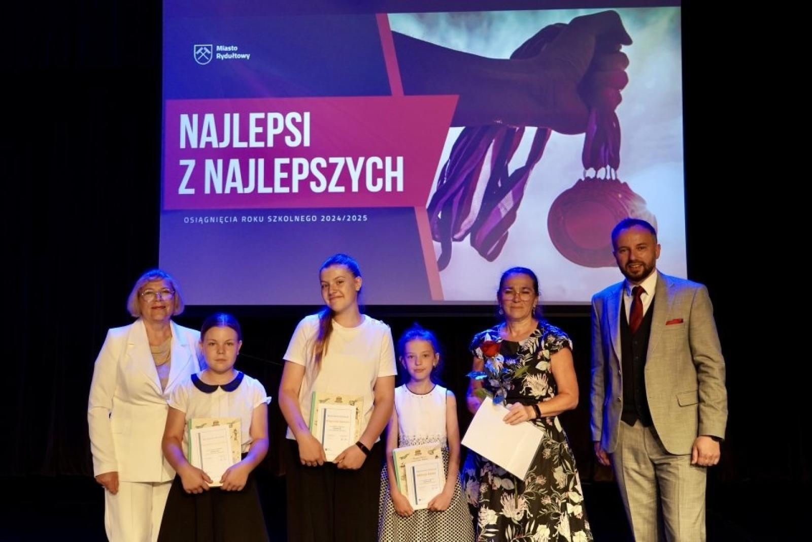 Zdjęcie w galerii na portalu naszwodzislaw.com: Rydułtowy. Najlepsi z najlepszych nagrodzeni [FOTO] wiadomości z regionu