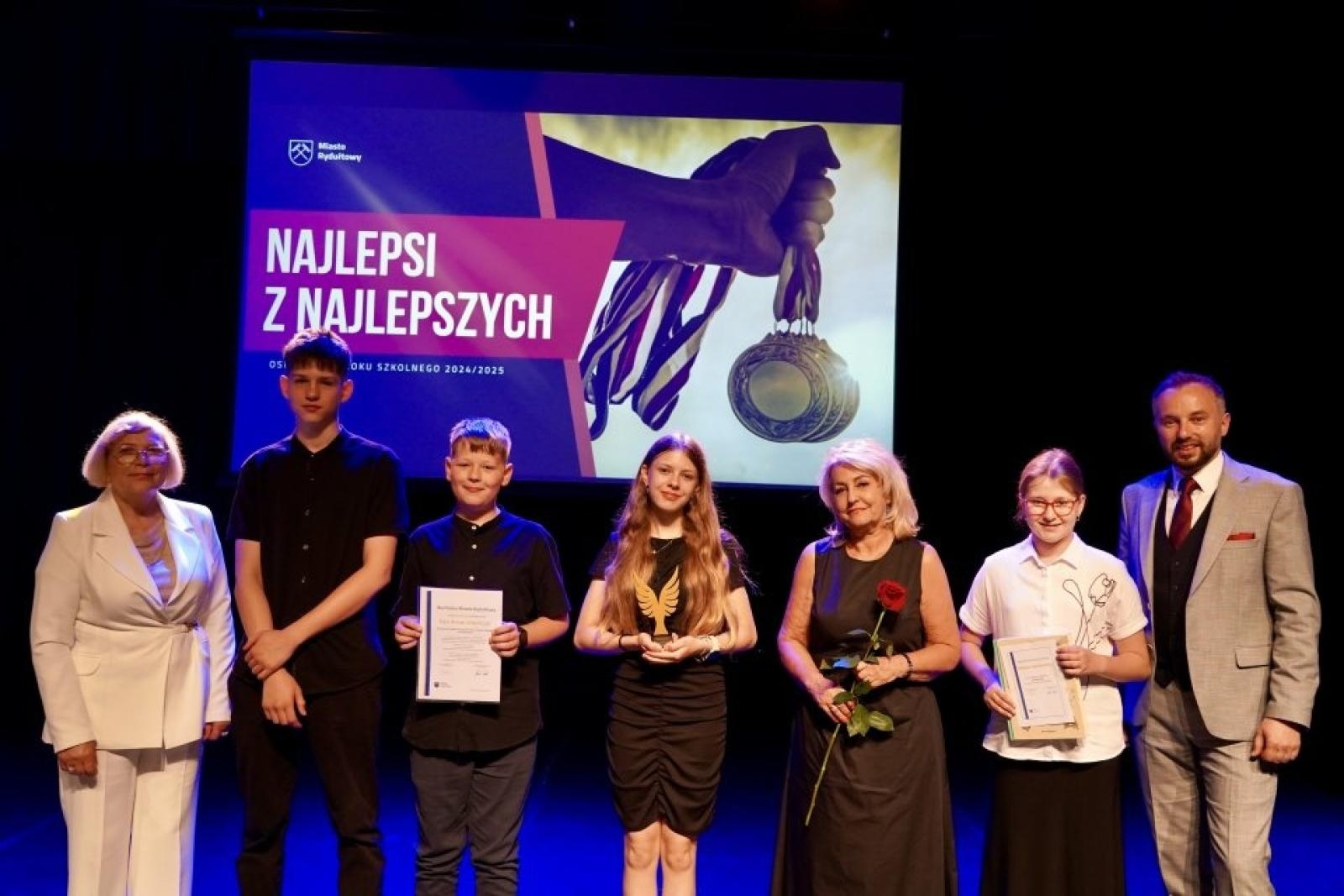 Zdjęcie w galerii na portalu naszwodzislaw.com: Rydułtowy. Najlepsi z najlepszych nagrodzeni [FOTO] wiadomości z regionu