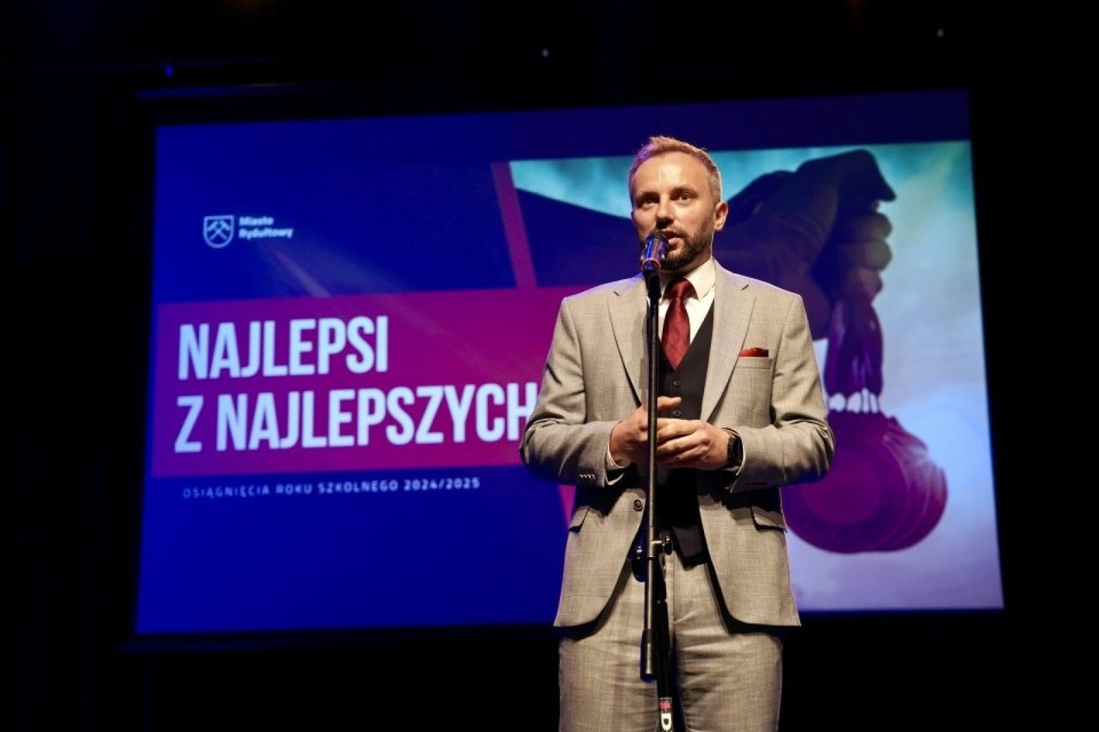 Zdjęcie w galerii na portalu naszwodzislaw.com: Rydułtowy. Najlepsi z najlepszych nagrodzeni [FOTO] wiadomości z regionu