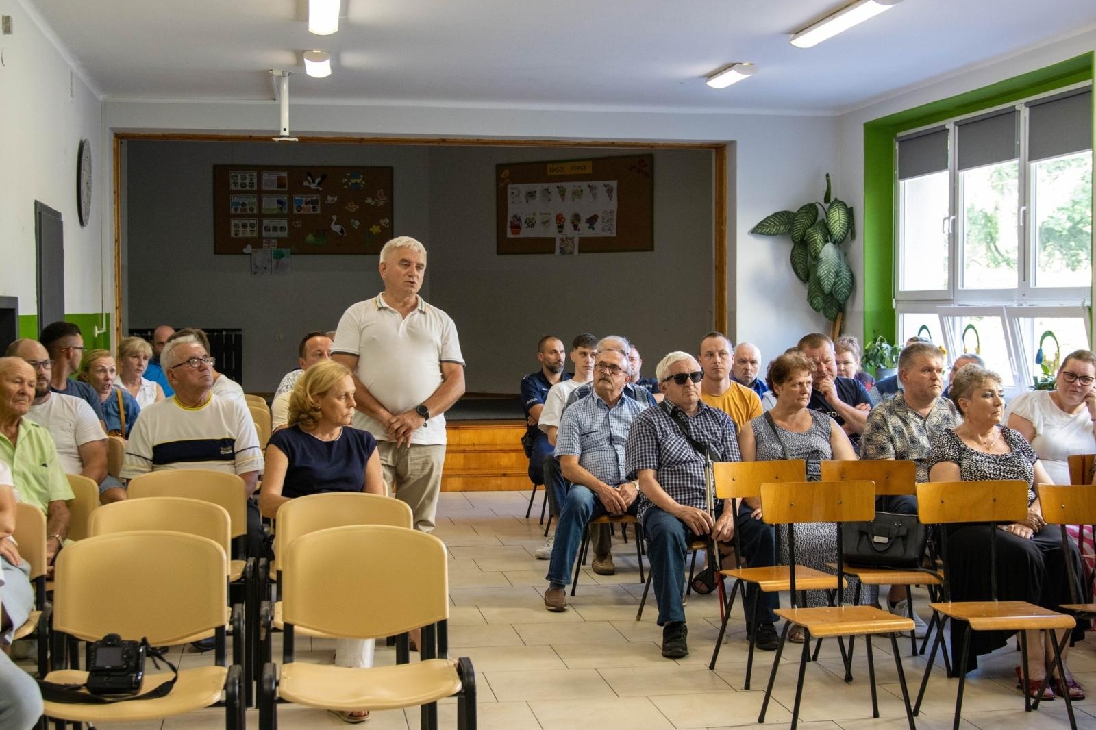 Zdjęcie w galerii na portalu naszwodzislaw.com: Rozmowa o przyszłości dzielnicy. Spotkanie prezydenta z mieszkańcami wiadomości z regionu