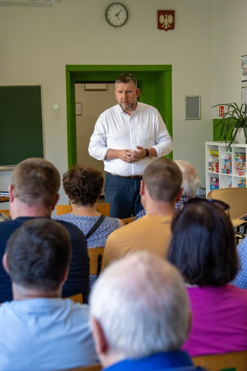 Zdjęcie w galerii na portalu naszwodzislaw.com: Rozmowa o przyszłości dzielnicy. Spotkanie prezydenta z mieszkańcami wiadomości z regionu