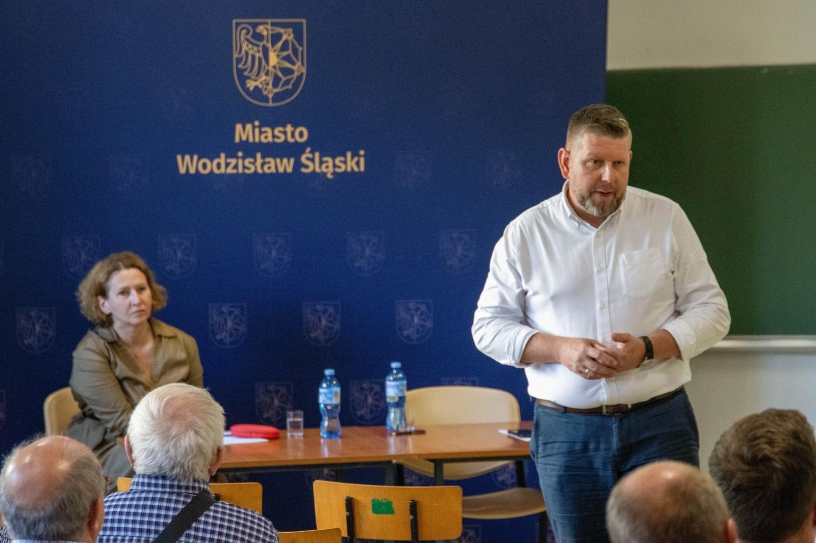 Zdjęcie w galerii na portalu naszwodzislaw.com: Rozmowa o przyszłości dzielnicy. Spotkanie prezydenta z mieszkańcami wiadomości z regionu