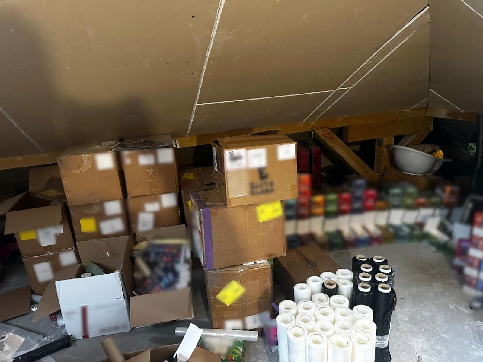 Zdjęcie w galerii na portalu naszwodzislaw.com: Nielegalne e-papierosy przesyłał poprzez paczkomat wiadomości z regionu