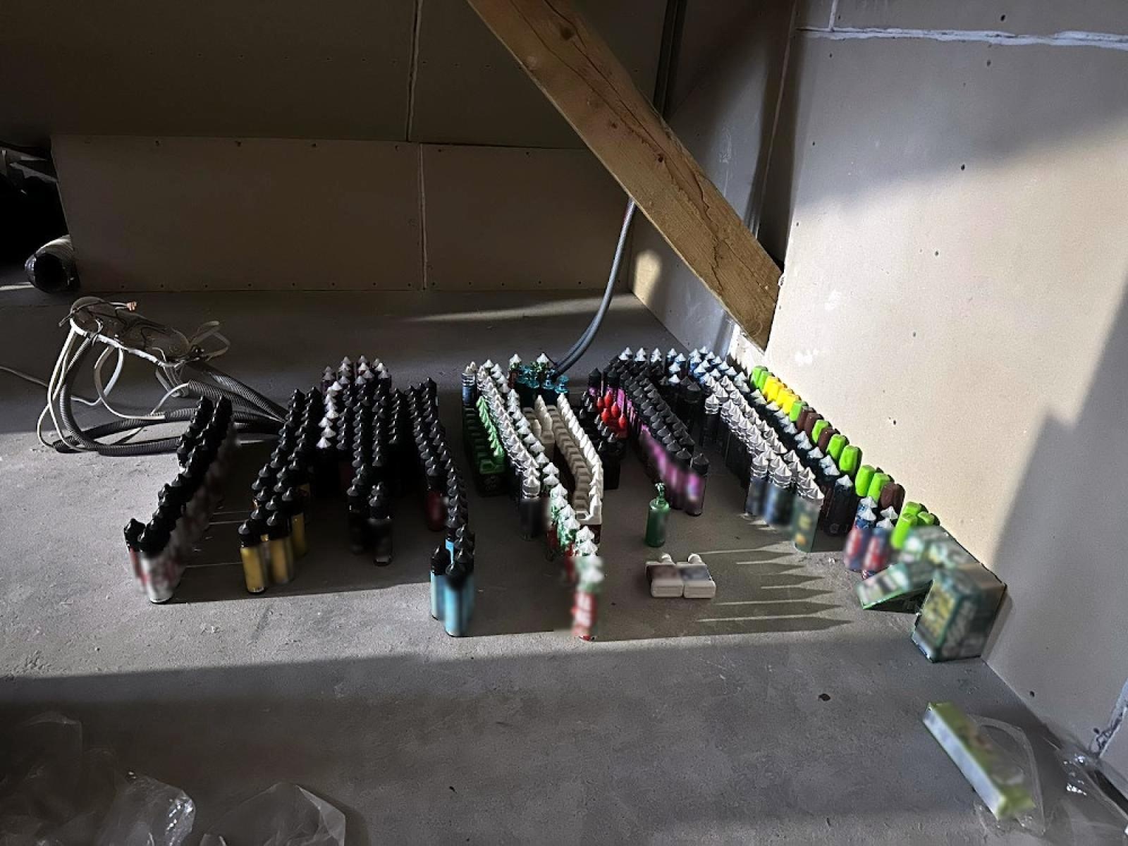 Zdjęcie w galerii na portalu naszwodzislaw.com: Nielegalne e-papierosy przesyłał poprzez paczkomat wiadomości z regionu