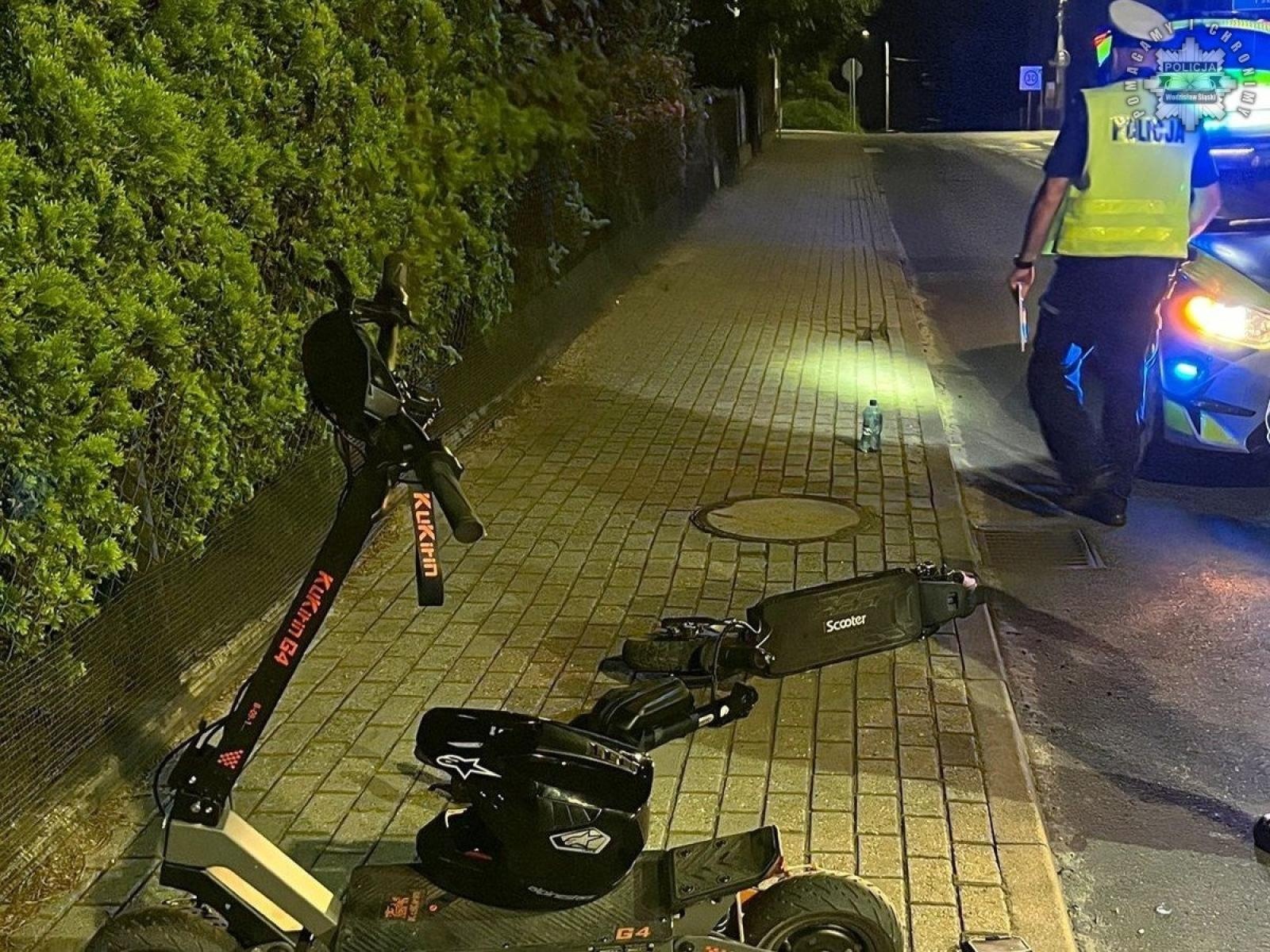 Zdjęcie w galerii na portalu naszwodzislaw.com: 47-latek jechał pijany na hulajnodze. Zderzył się z 15-latkiem, też po alkoholu wiadomości z regionu