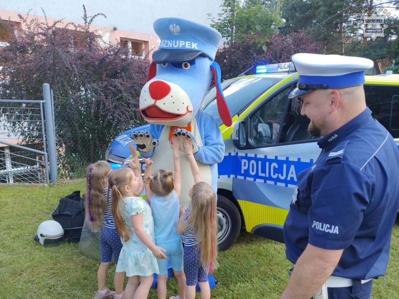 Zdjęcie w galerii na portalu naszwodzislaw.com: Bezpieczne wakacje z policjantami wiadomości z regionu