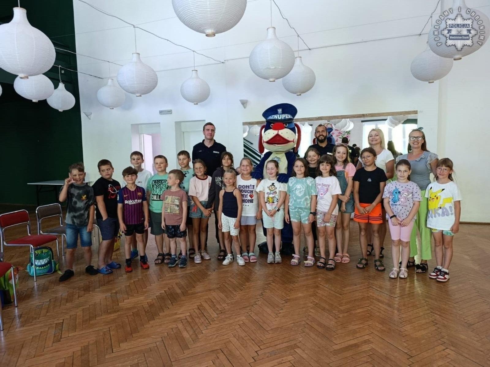 Zdjęcie w galerii na portalu naszwodzislaw.com: Bezpieczne wakacje z policjantami wiadomości z regionu