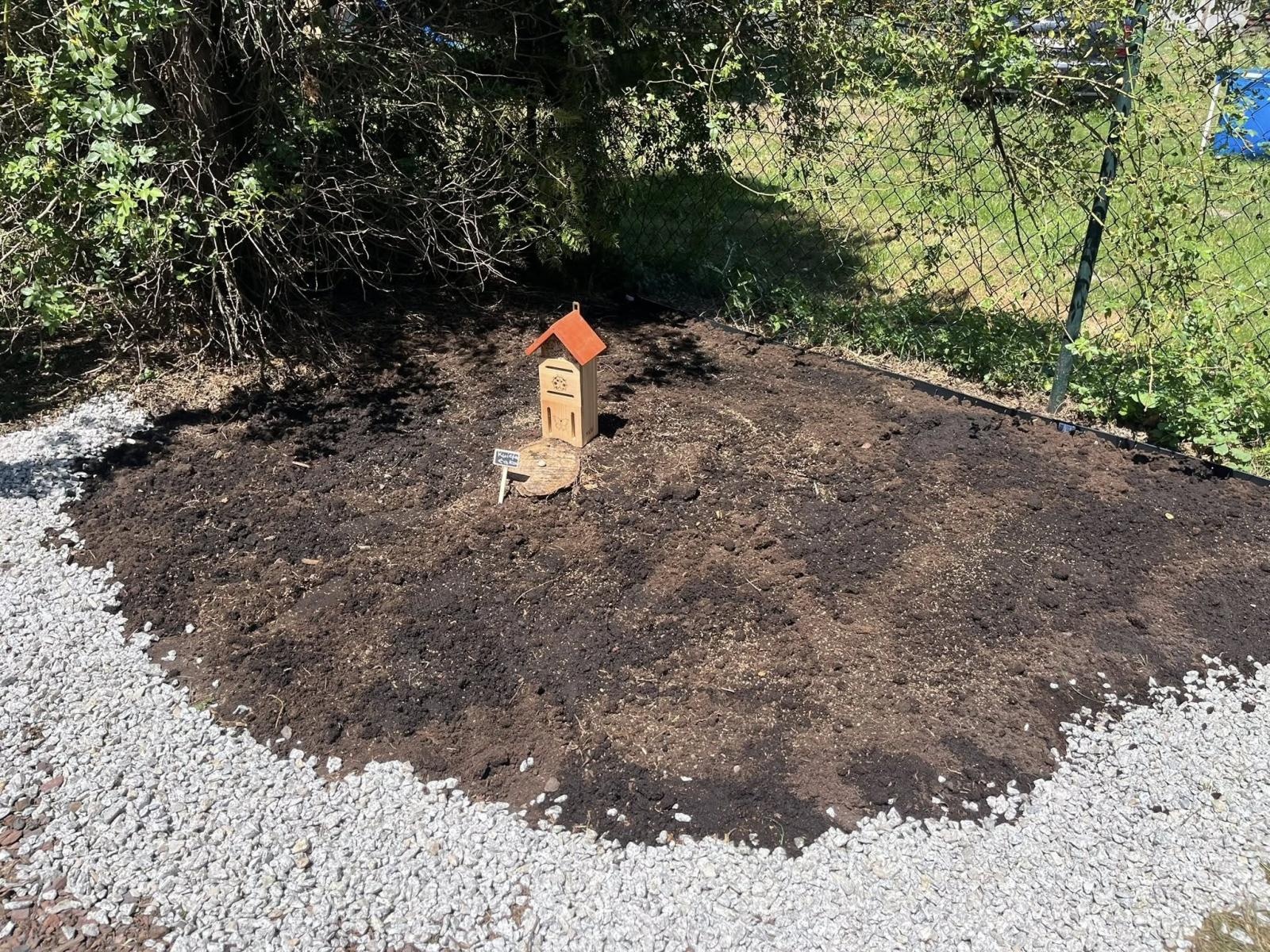Zdjęcie w galerii na portalu naszwodzislaw.com: Inicjatywa społeczna w Podbuczu. Powstał ziołowy ogródek wiadomości z regionu