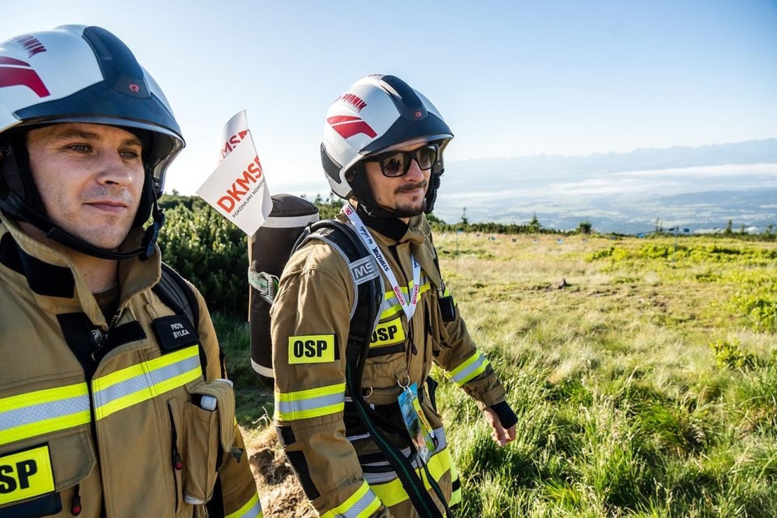 Zdjęcie w galerii na portalu naszwodzislaw.com: Piąta górska wyprawa strażaków zakończona sukcesem. Ze szczytu Babiej Góry wybrzmiał apel - zostań potencjalnym dawcą szpiku! wiadomości z regionu