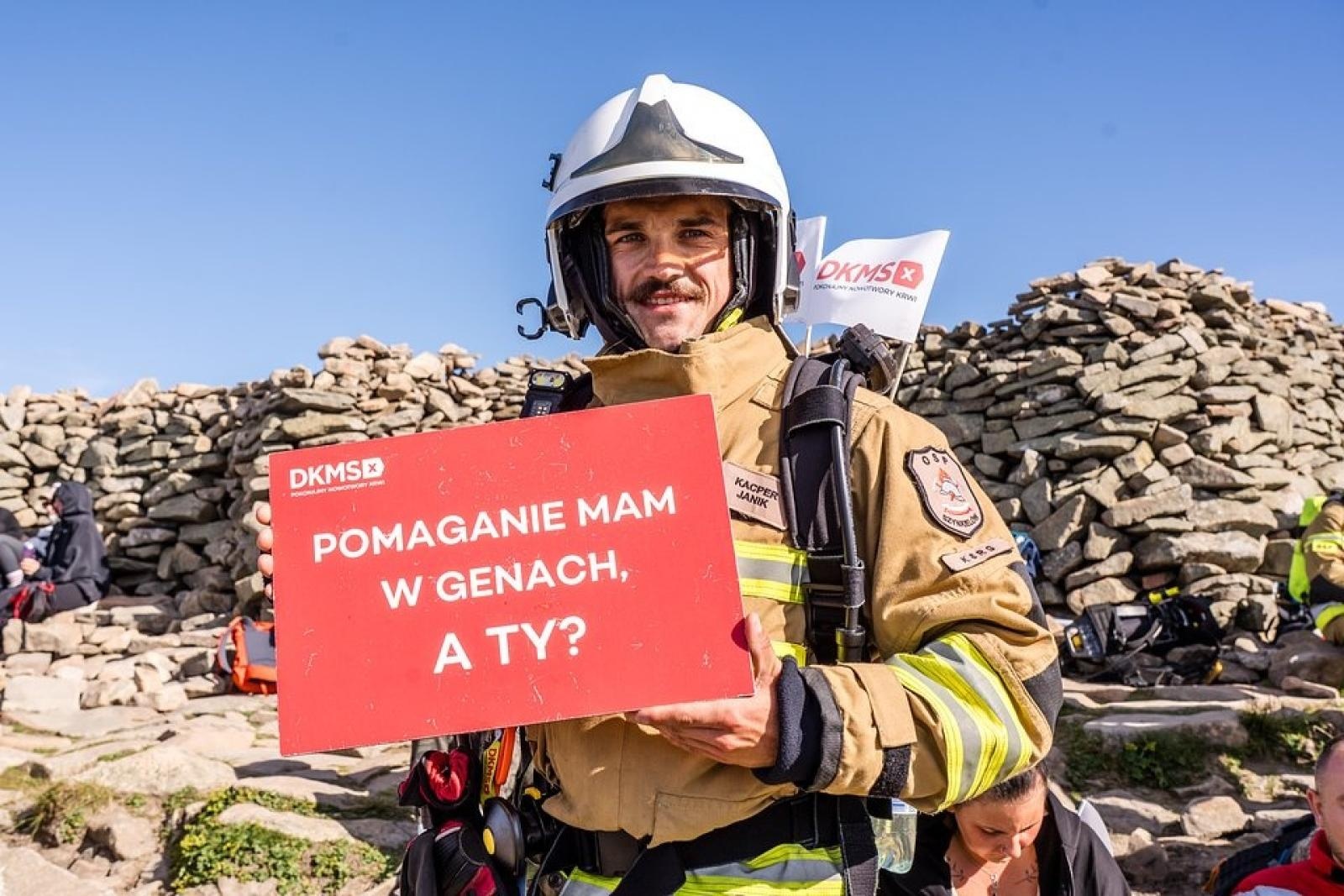Zdjęcie w galerii na portalu naszwodzislaw.com: Piąta górska wyprawa strażaków zakończona sukcesem. Ze szczytu Babiej Góry wybrzmiał apel - zostań potencjalnym dawcą szpiku! wiadomości z regionu