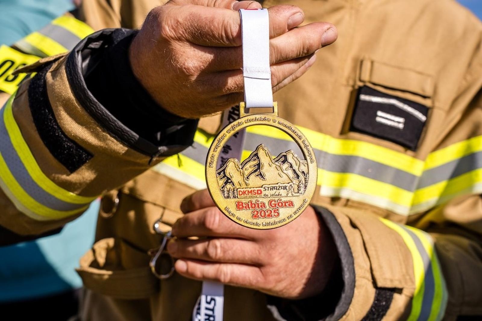 Zdjęcie w galerii na portalu naszwodzislaw.com: Piąta górska wyprawa strażaków zakończona sukcesem. Ze szczytu Babiej Góry wybrzmiał apel - zostań potencjalnym dawcą szpiku! wiadomości z regionu