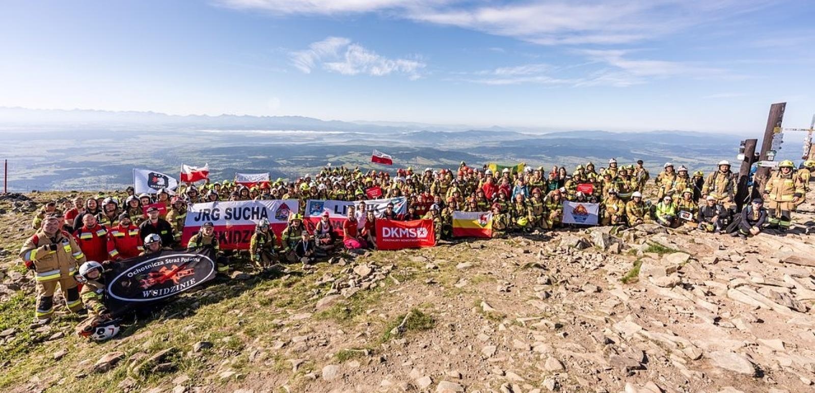 Zdjęcie w galerii na portalu naszwodzislaw.com: Piąta górska wyprawa strażaków zakończona sukcesem. Ze szczytu Babiej Góry wybrzmiał apel - zostań potencjalnym dawcą szpiku! wiadomości z regionu