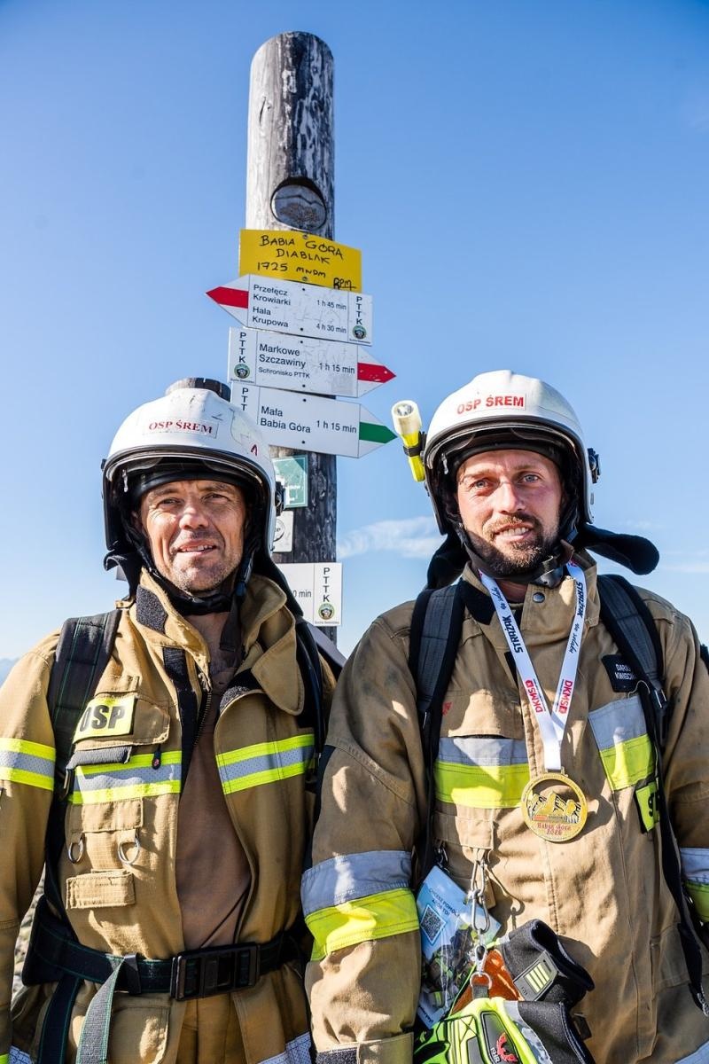 Zdjęcie w galerii na portalu naszwodzislaw.com: Piąta górska wyprawa strażaków zakończona sukcesem. Ze szczytu Babiej Góry wybrzmiał apel - zostań potencjalnym dawcą szpiku! wiadomości z regionu