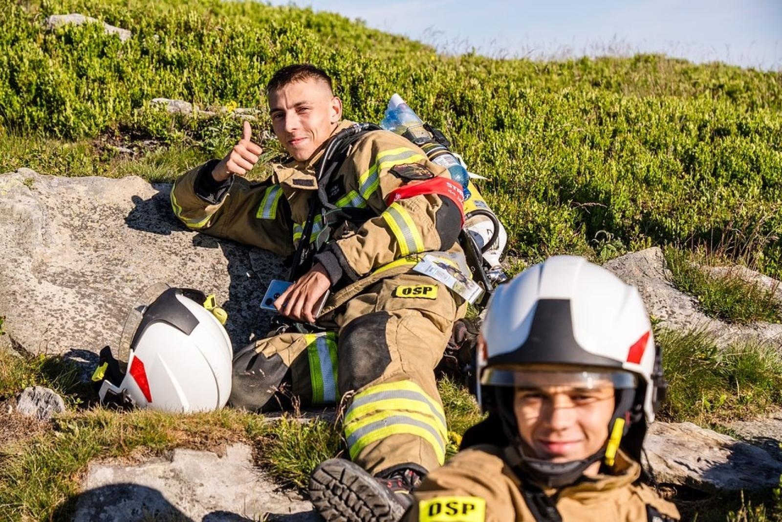 Zdjęcie w galerii na portalu naszwodzislaw.com: Piąta górska wyprawa strażaków zakończona sukcesem. Ze szczytu Babiej Góry wybrzmiał apel - zostań potencjalnym dawcą szpiku! wiadomości z regionu