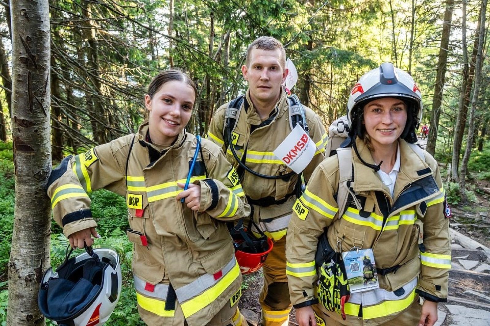 Zdjęcie w galerii na portalu naszwodzislaw.com: Piąta górska wyprawa strażaków zakończona sukcesem. Ze szczytu Babiej Góry wybrzmiał apel - zostań potencjalnym dawcą szpiku! wiadomości z regionu