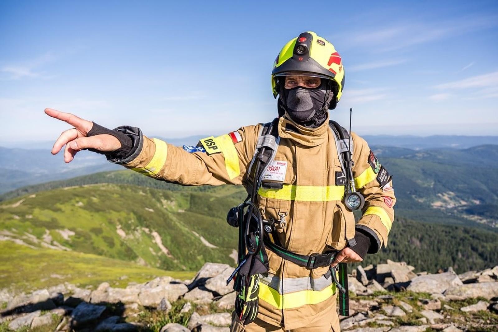 Zdjęcie w galerii na portalu naszwodzislaw.com: Piąta górska wyprawa strażaków zakończona sukcesem. Ze szczytu Babiej Góry wybrzmiał apel - zostań potencjalnym dawcą szpiku! wiadomości z regionu
