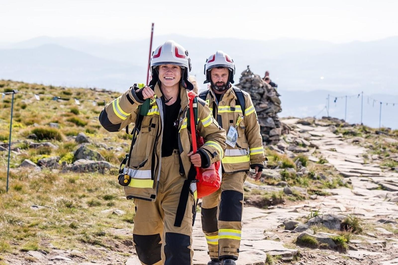 Zdjęcie w galerii na portalu naszwodzislaw.com: Piąta górska wyprawa strażaków zakończona sukcesem. Ze szczytu Babiej Góry wybrzmiał apel - zostań potencjalnym dawcą szpiku! wiadomości z regionu