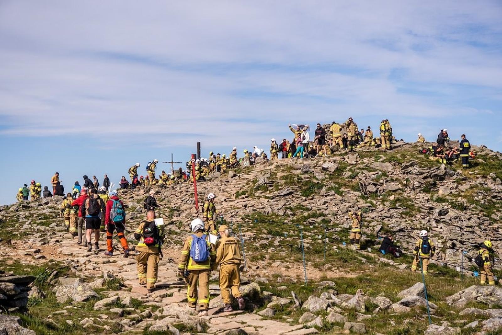 Zdjęcie w galerii na portalu naszwodzislaw.com: Piąta górska wyprawa strażaków zakończona sukcesem. Ze szczytu Babiej Góry wybrzmiał apel - zostań potencjalnym dawcą szpiku! wiadomości z regionu